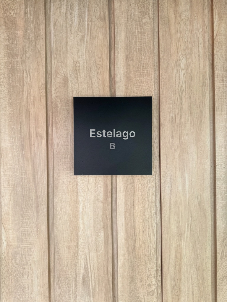 B동 — Estelago B 표지판